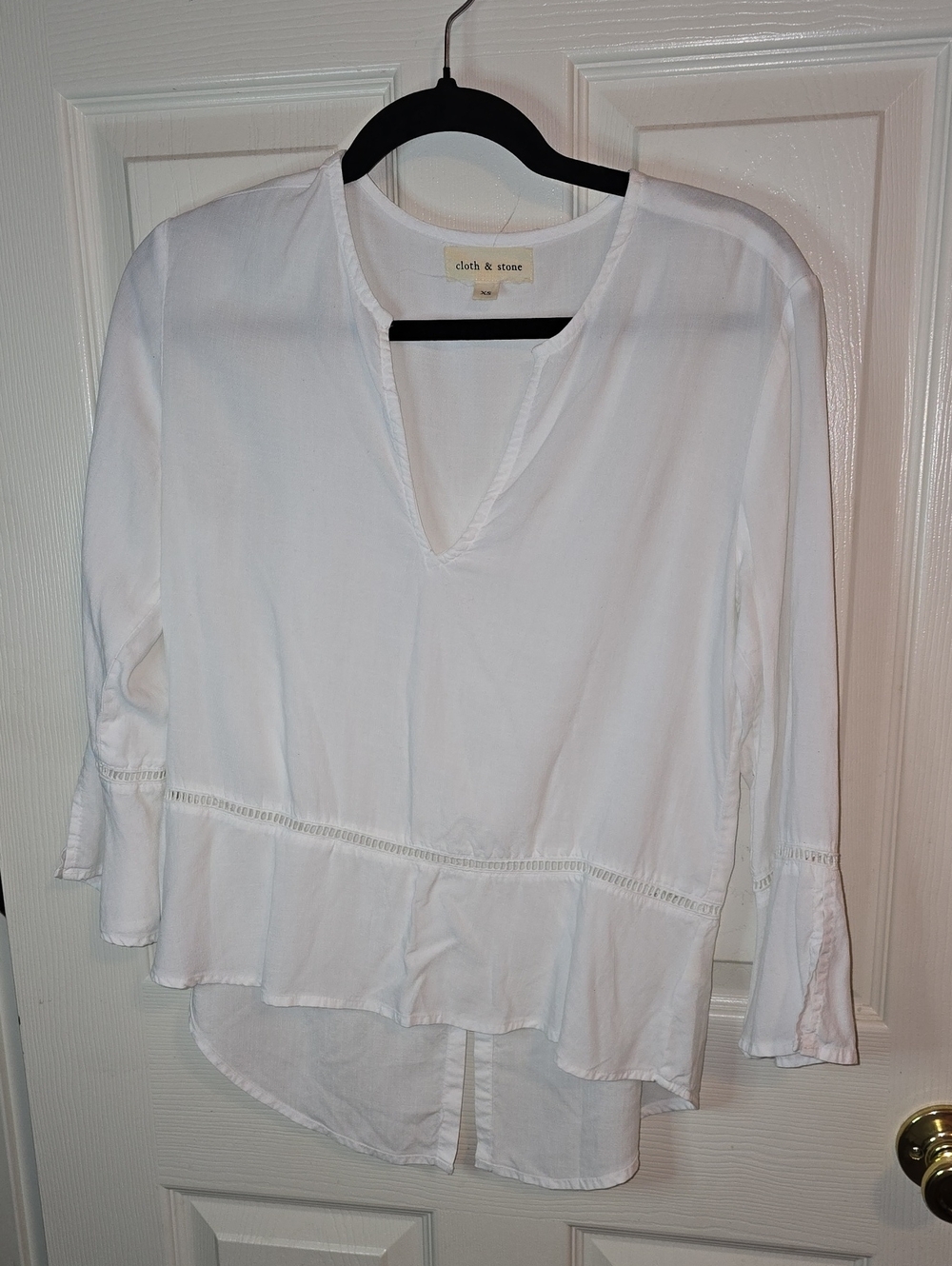 cloth & stone White Split-Neck Ruffle Hem Tunic